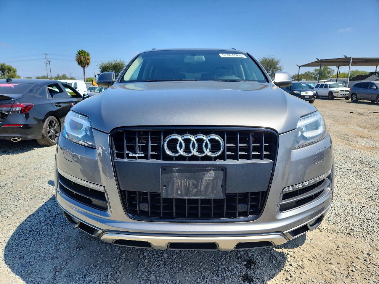 2015 Audi Q7 Premium Plus Серебряный vin: WA1LGAFE3FD030056