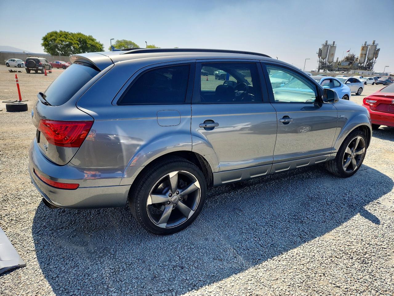 2015 Audi Q7 Premium Plus Серебряный vin: WA1LGAFE3FD030056