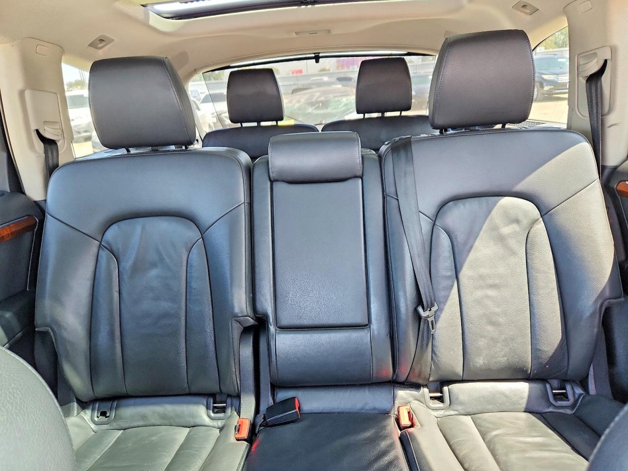 2015 Audi Q7 Premium Plus Серебряный vin: WA1LGAFE3FD030056