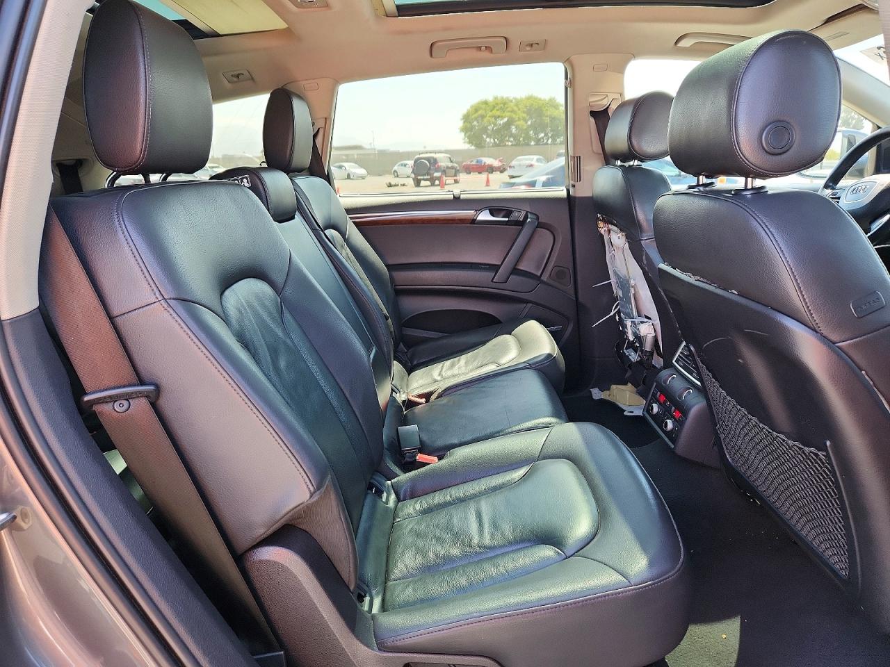 2015 Audi Q7 Premium Plus Серебряный vin: WA1LGAFE3FD030056