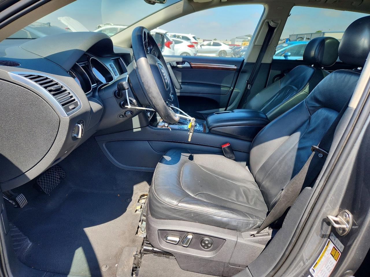 2015 Audi Q7 Premium Plus Серебряный vin: WA1LGAFE3FD030056