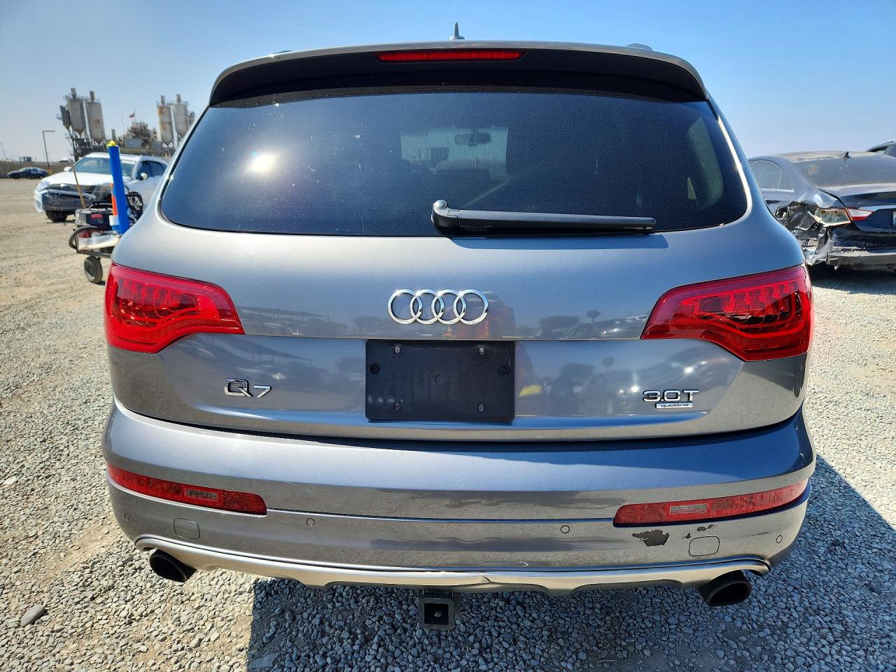 2015 Audi Q7 Premium Plus Серебряный vin: WA1LGAFE3FD030056