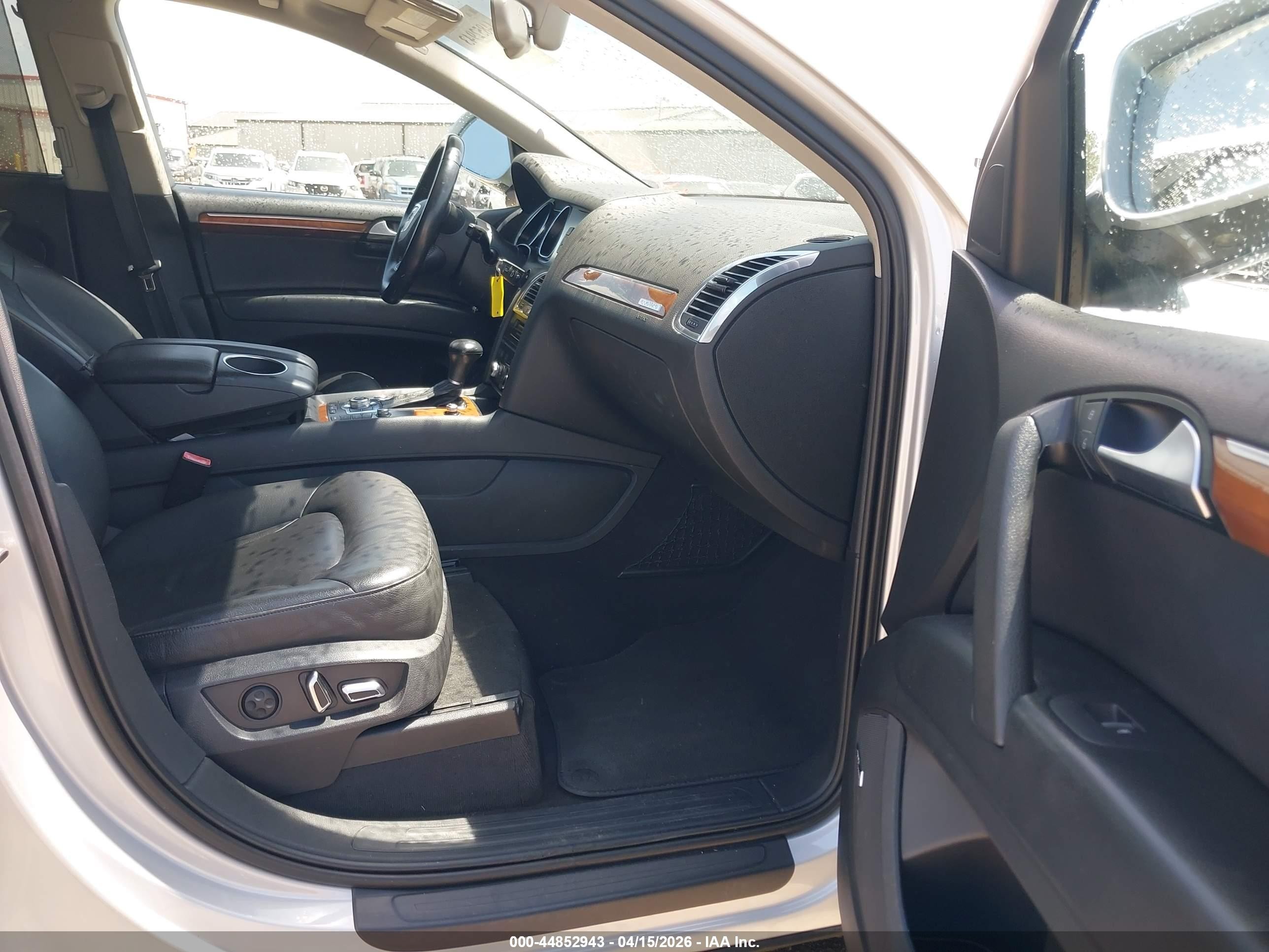 2014 Audi Q7 3.0t Premium Silver vin: WA1LGAFE4ED005990