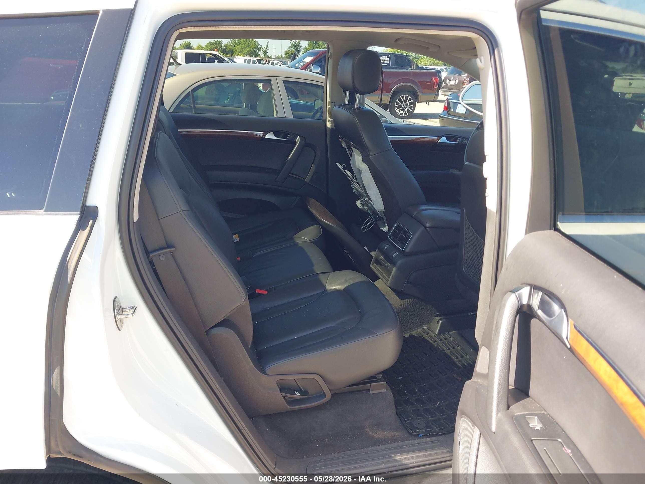 2014 Audi Q7 3.0t Premium White vin: WA1LGAFE4ED010722