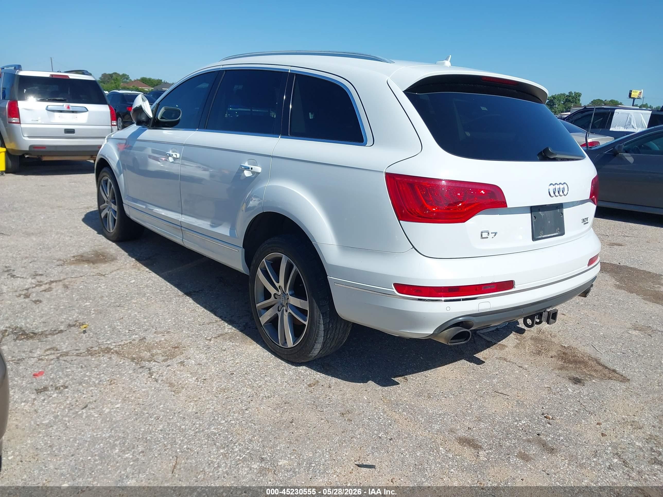 2014 Audi Q7 3.0t Premium White vin: WA1LGAFE4ED010722