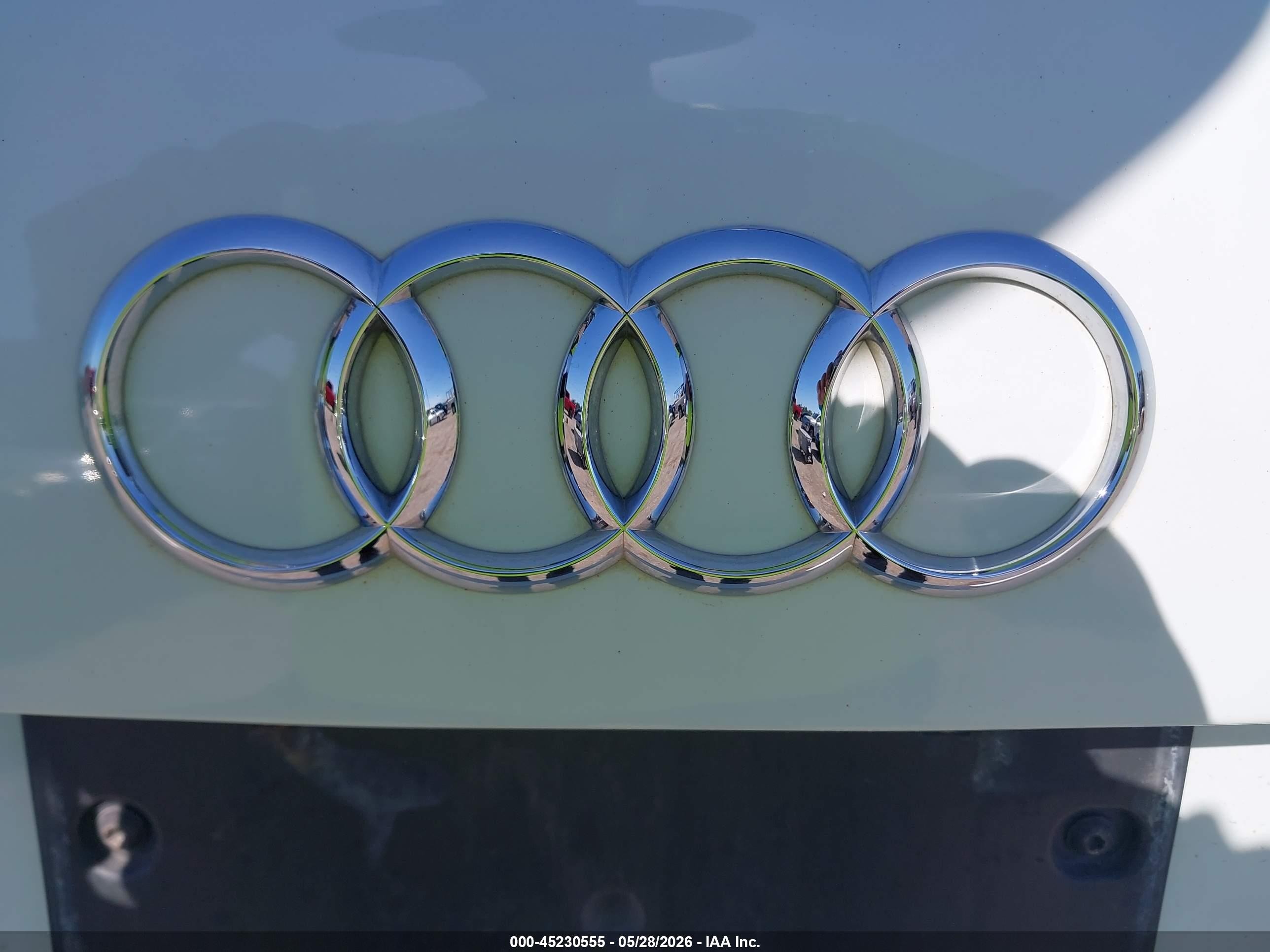 2014 Audi Q7 3.0t Premium White vin: WA1LGAFE4ED010722