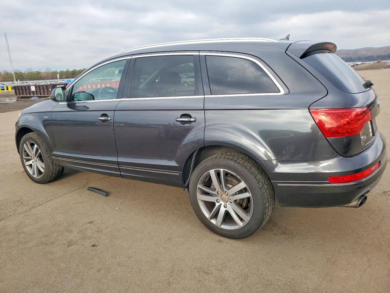 2015 Audi Q7 Серый vin: WA1LGAFE4FD018546