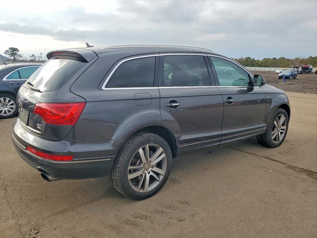 2015 Audi Q7 Серый vin: WA1LGAFE4FD018546
