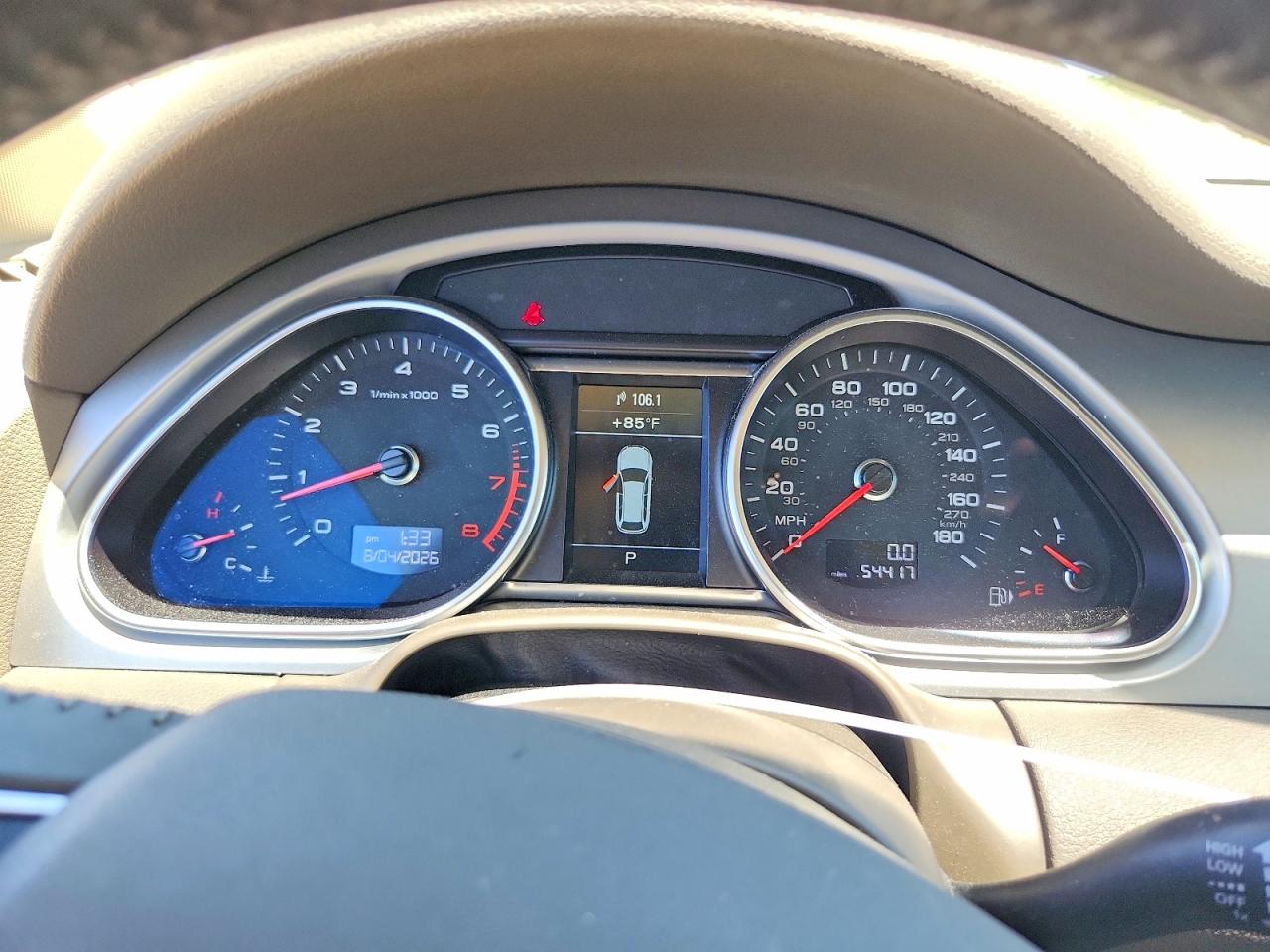 2015 Audi Q7 Premium Plus Белый vin: WA1LGAFE4FD021799