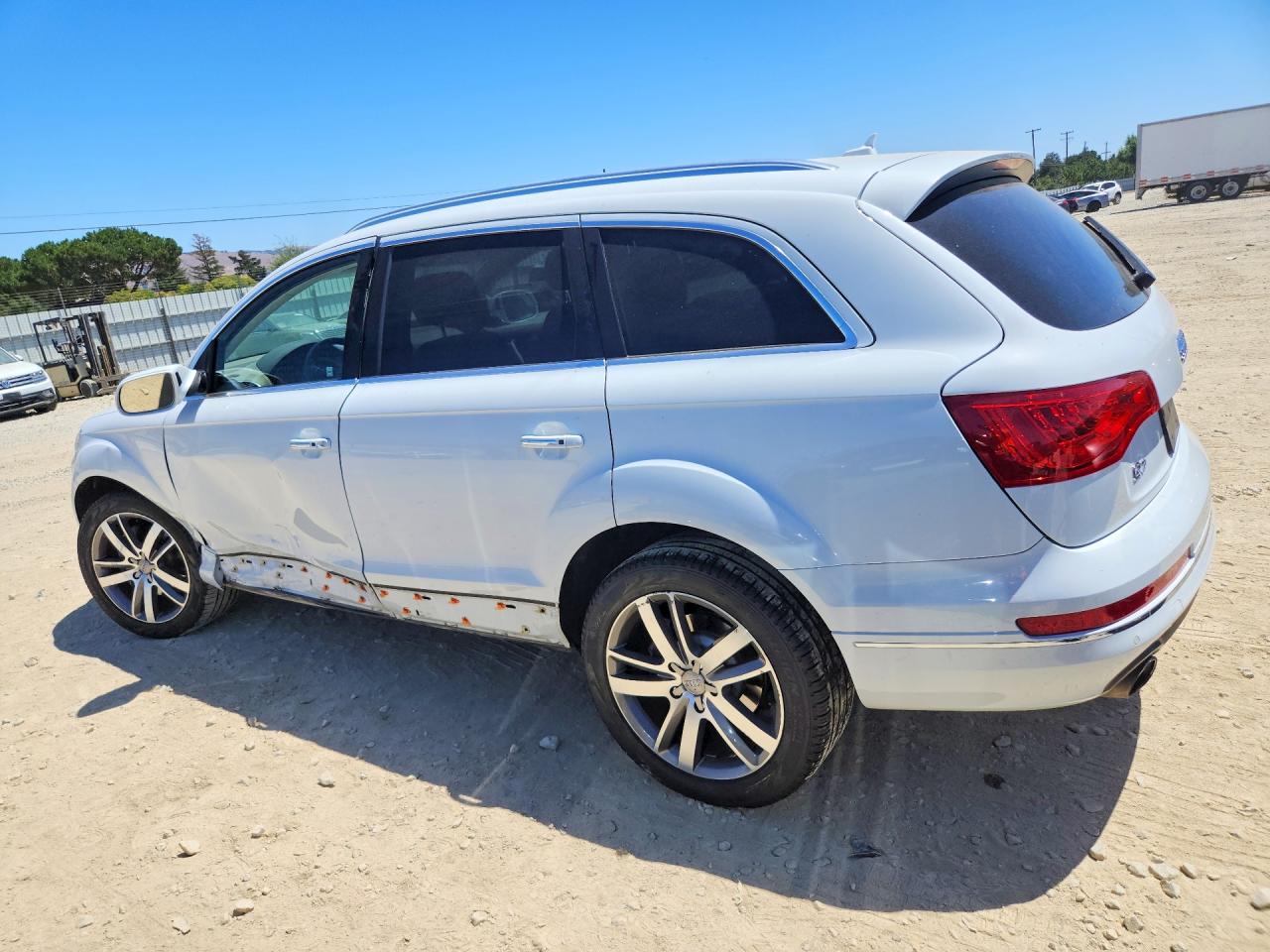 2015 Audi Q7 Premium Plus Белый vin: WA1LGAFE4FD021799