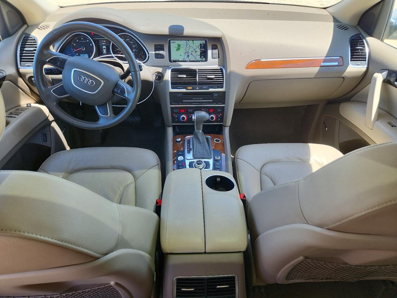 2015 Audi Q7 Premium Plus Белый vin: WA1LGAFE4FD021799