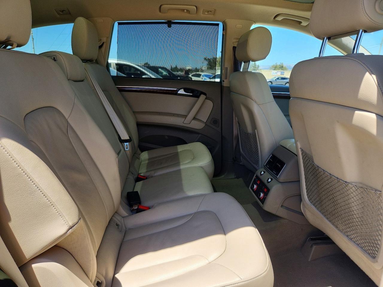 2015 Audi Q7 Premium Plus Белый vin: WA1LGAFE4FD021799
