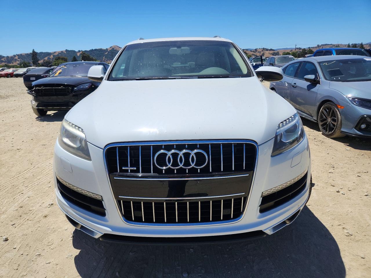2015 Audi Q7 Premium Plus Белый vin: WA1LGAFE4FD021799