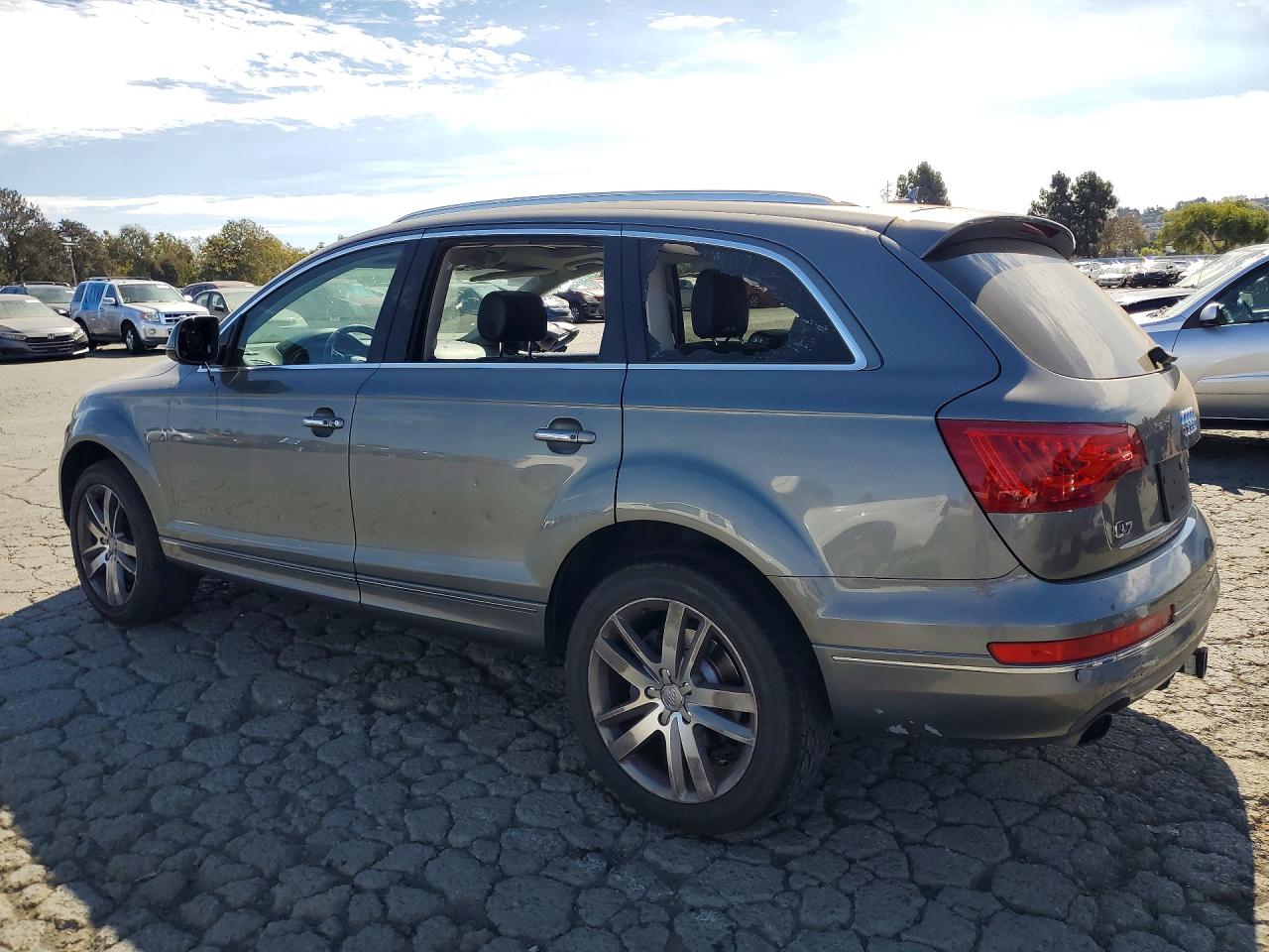 2014 Audi Q7 Premium Plus Серый vin: WA1LGAFE5ED005612