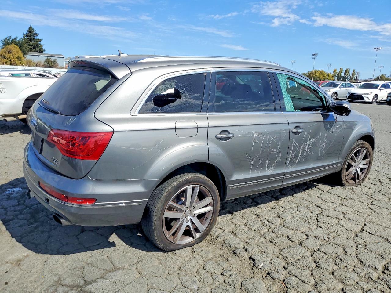 2014 Audi Q7 Premium Plus Серый vin: WA1LGAFE5ED005612