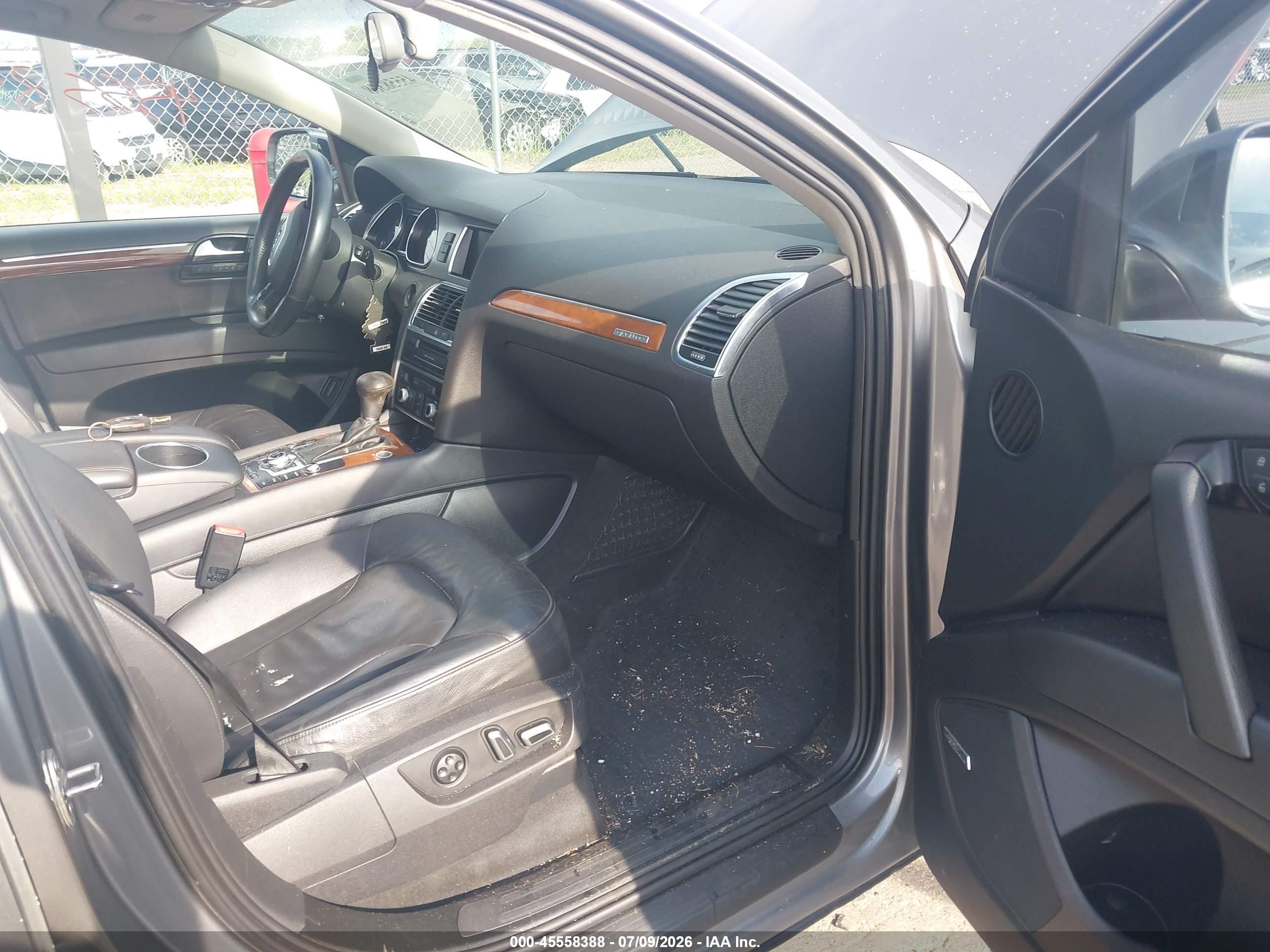 2014 Audi Q7 3.0t Premium Gray vin: WA1LGAFE5ED011877