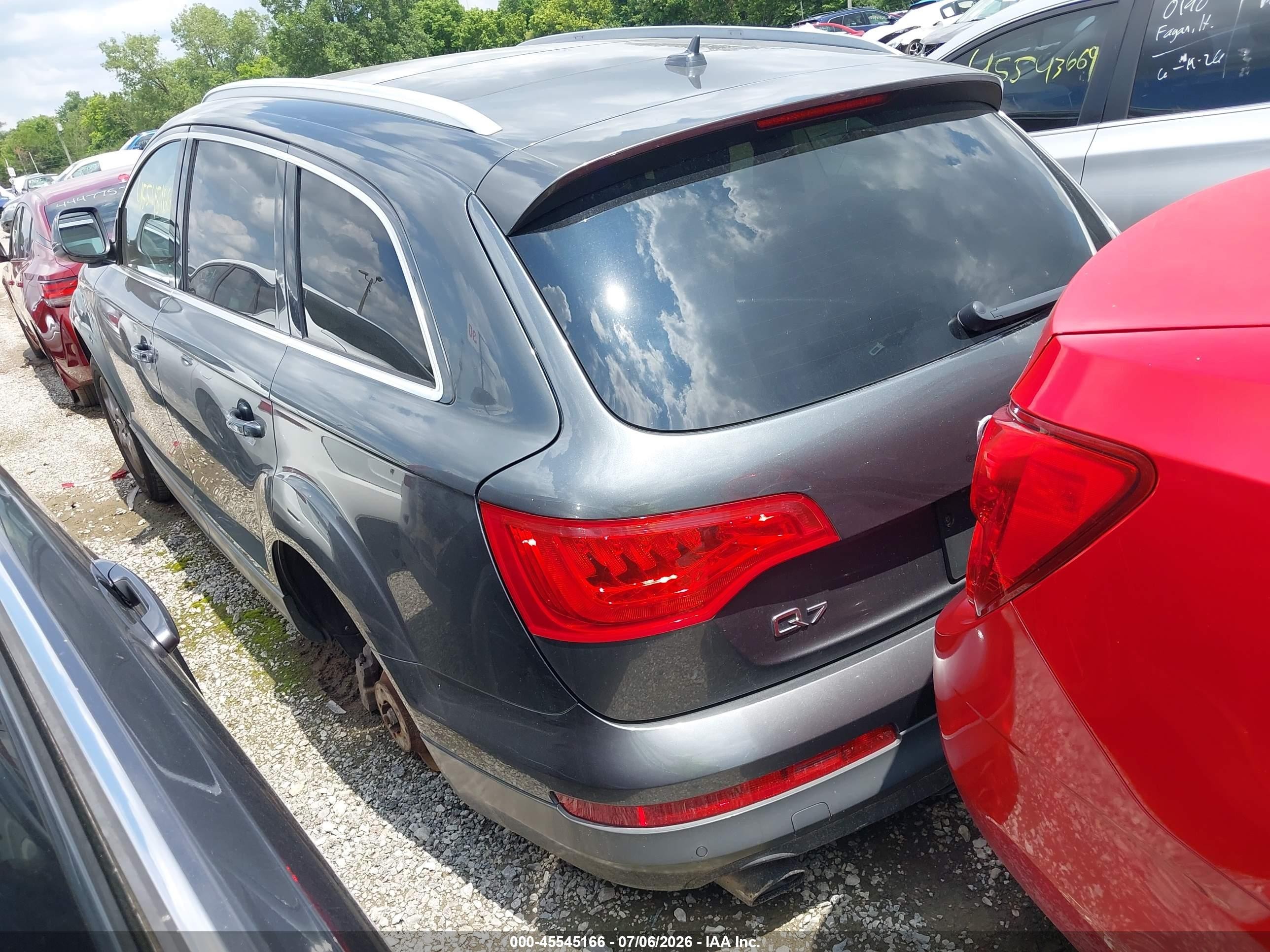 2014 Audi Q7 3.0t Premium Gray vin: WA1LGAFE5ED019400