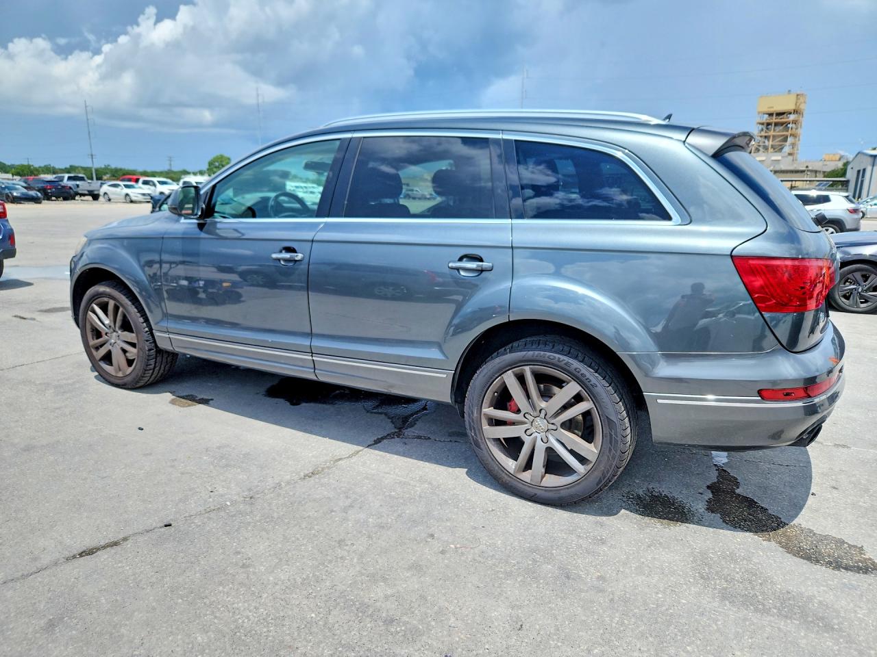 2015 Audi Q7 Premium Plus Gray vin: WA1LGAFE5FD008382