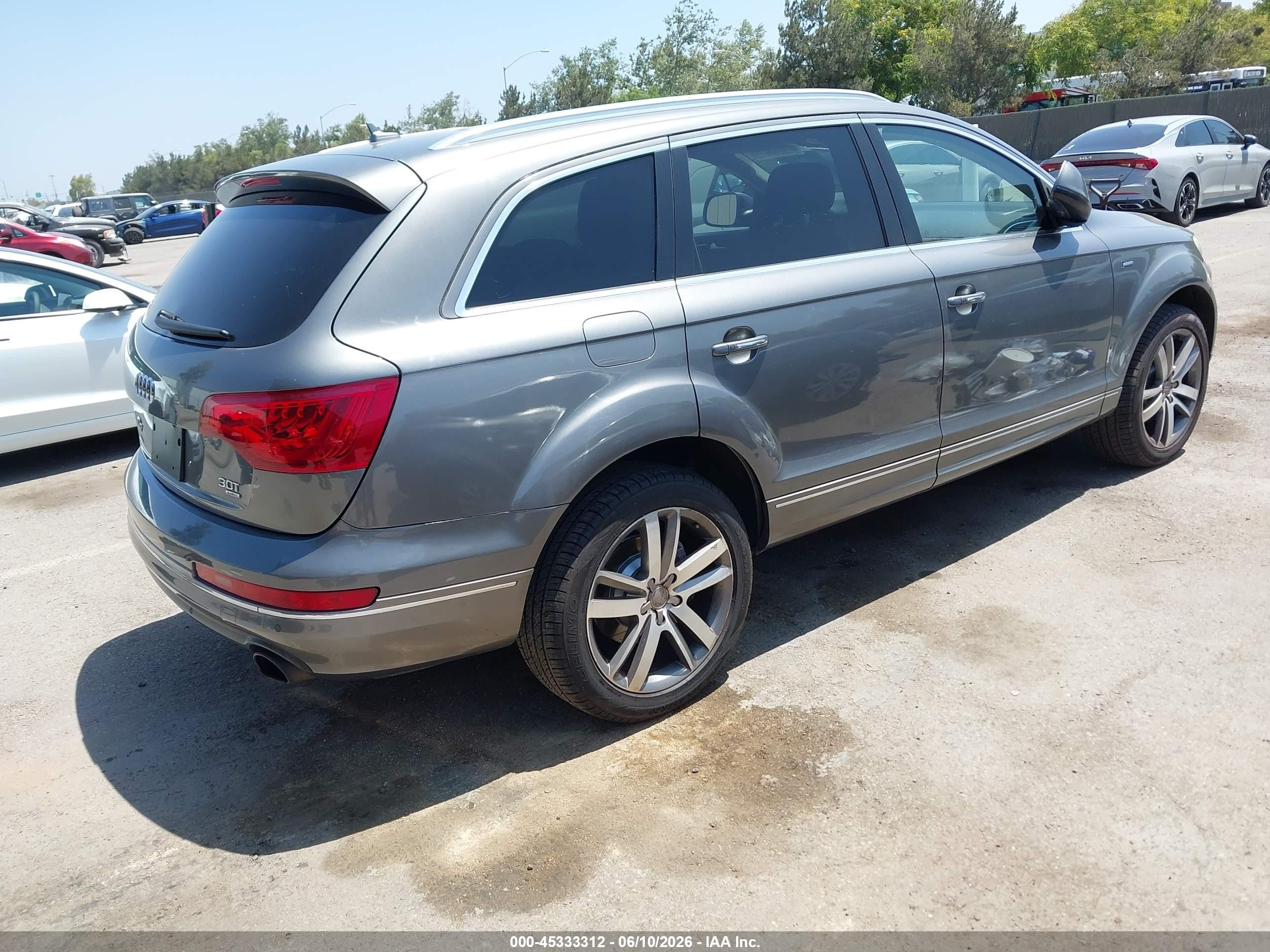2014 Audi Q7 3.0t Premium Gray vin: WA1LGAFE6ED020569