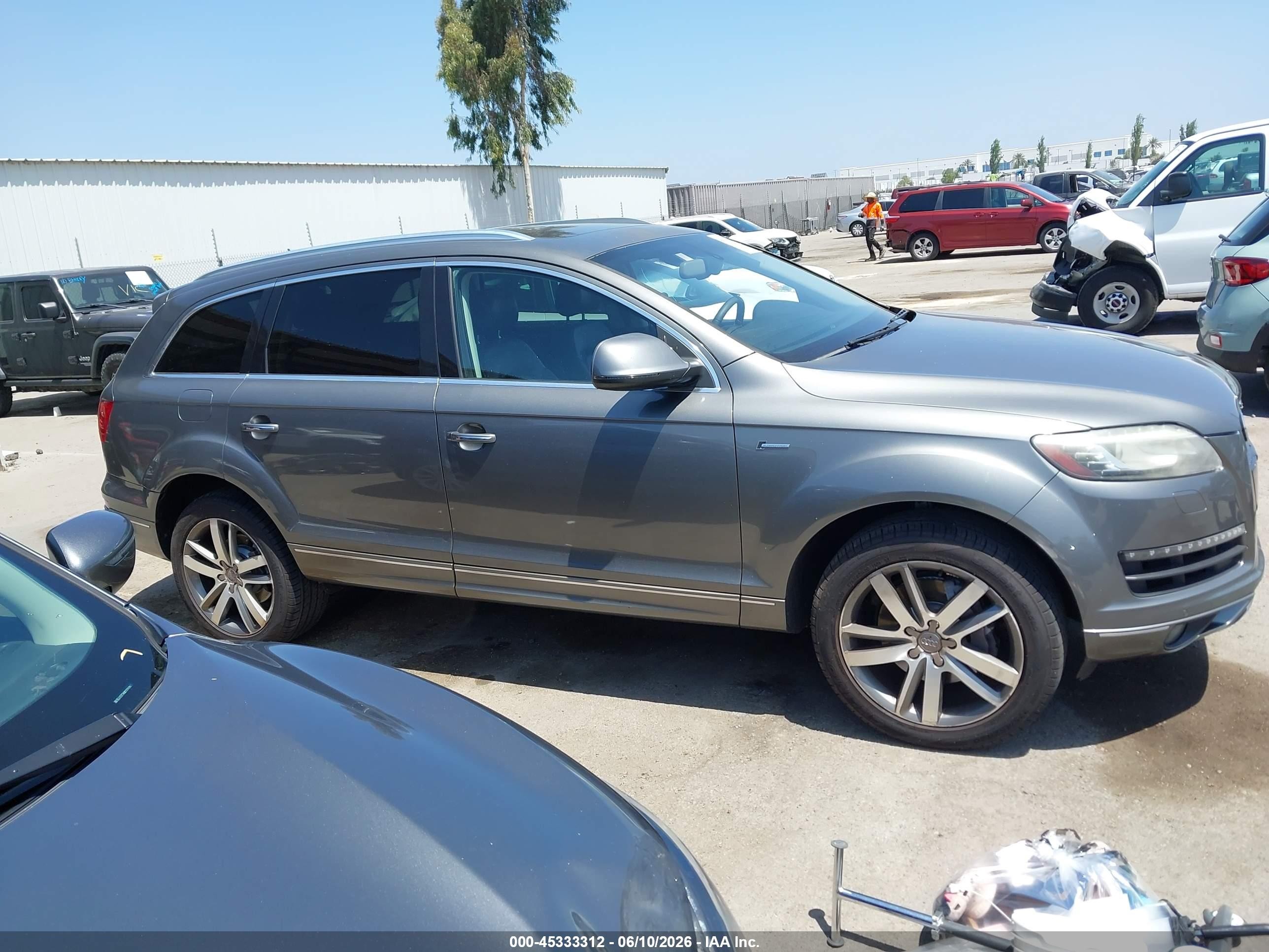 2014 Audi Q7 3.0t Premium Gray vin: WA1LGAFE6ED020569