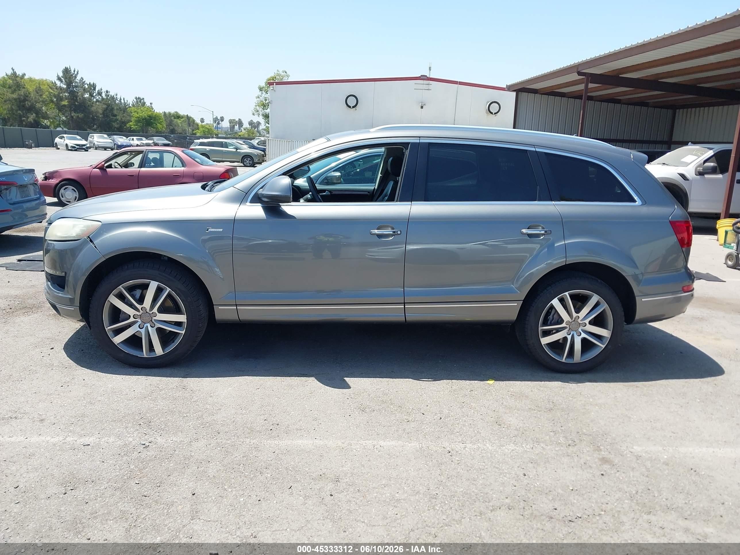 2014 Audi Q7 3.0t Premium Gray vin: WA1LGAFE6ED020569