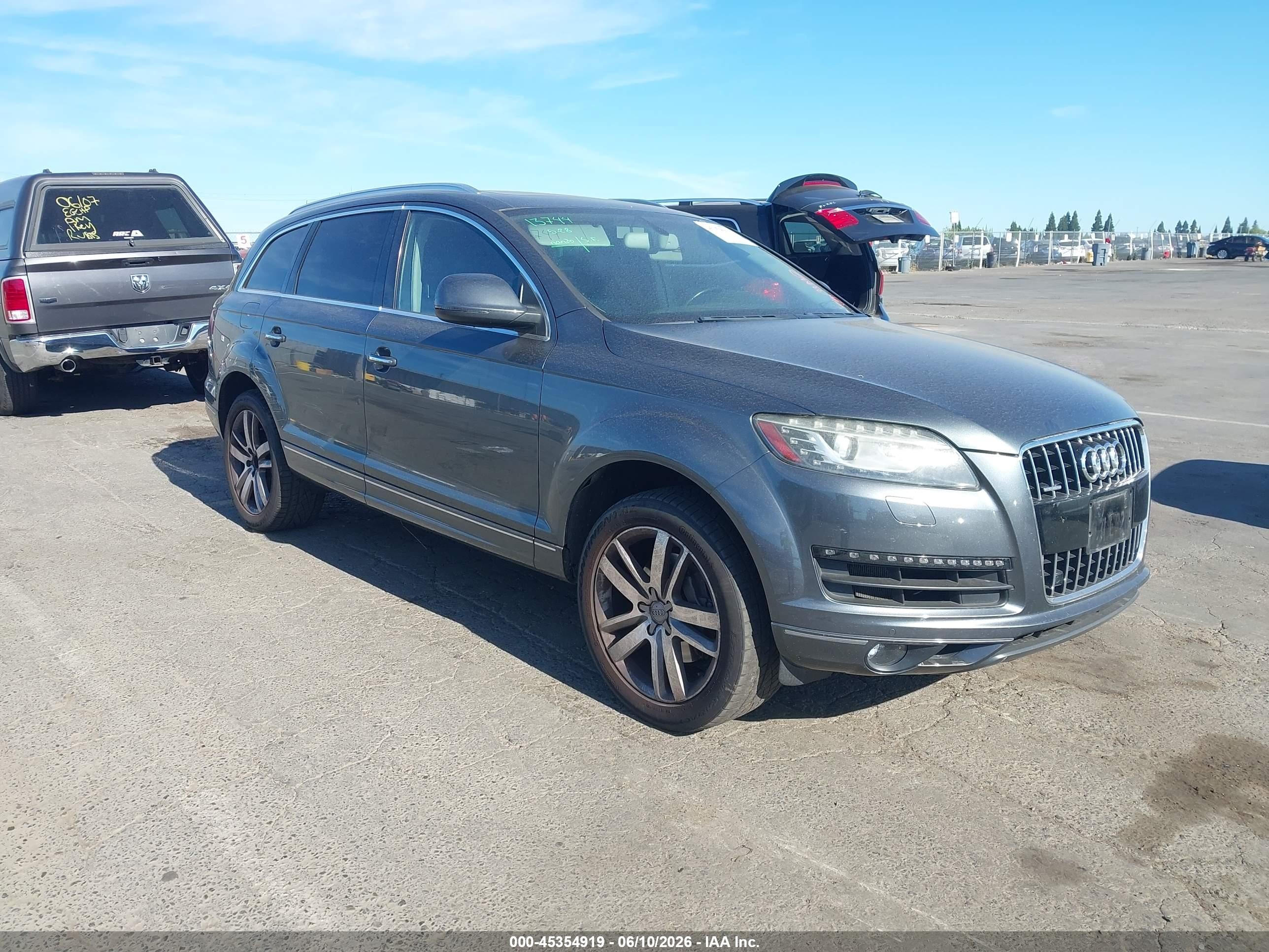 2015 Audi Q7 3.0t Premium Серый vin: WA1LGAFE7FD003796