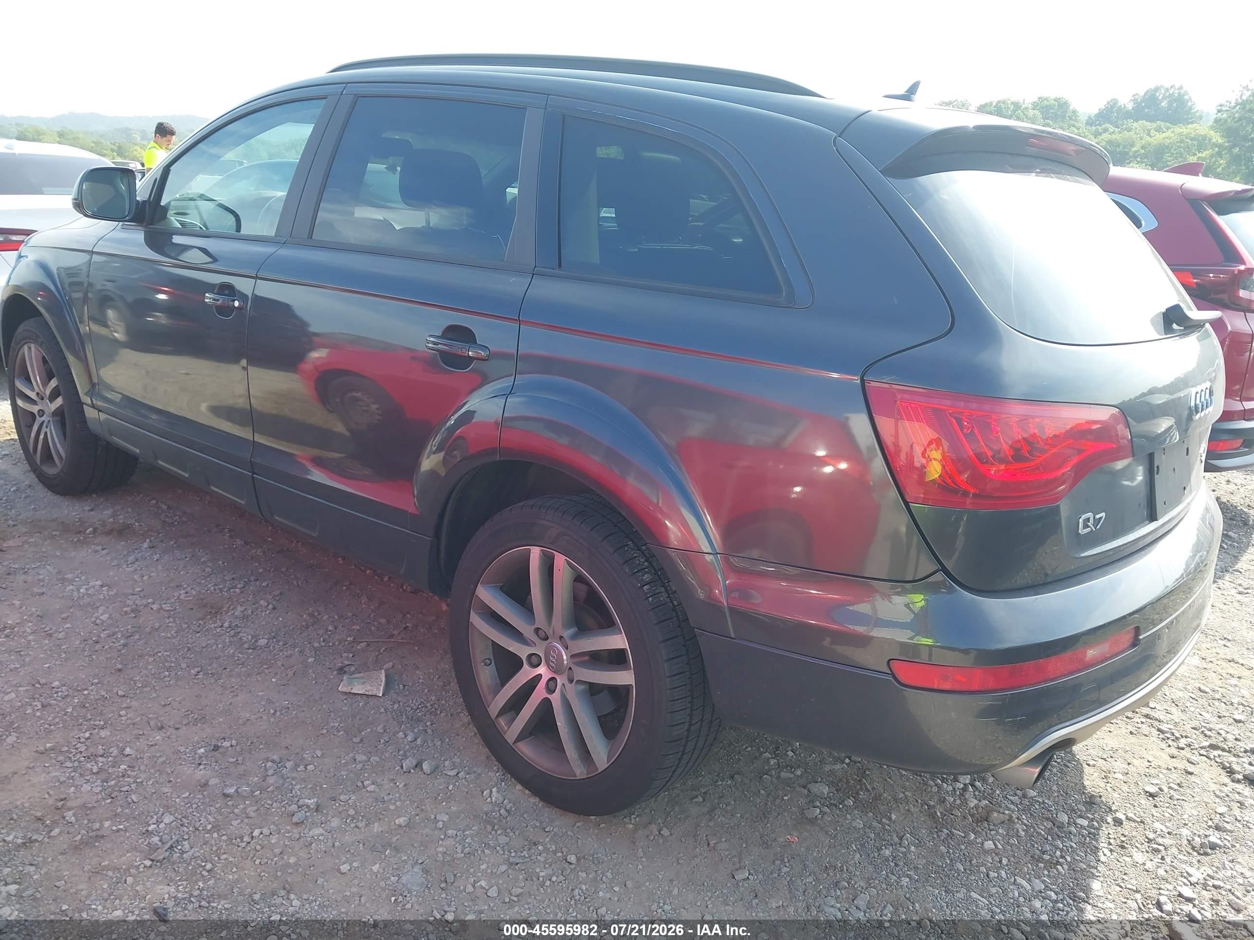 2015 Audi Q7 3.0t Premium Gray vin: WA1LGAFE7FD007931