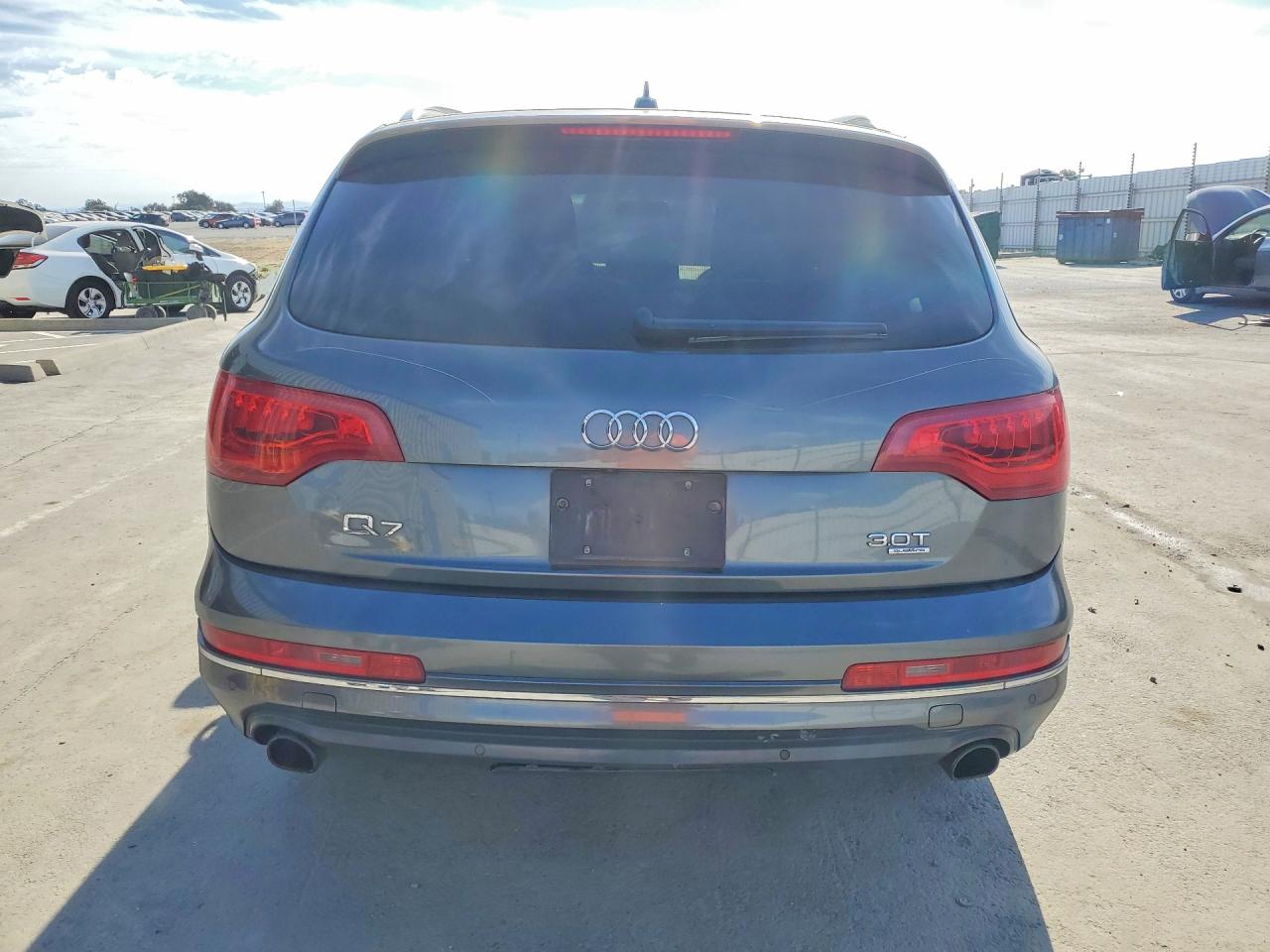 2015 Audi Q7 Premium Plus Gray vin: WA1LGAFE7FD022476