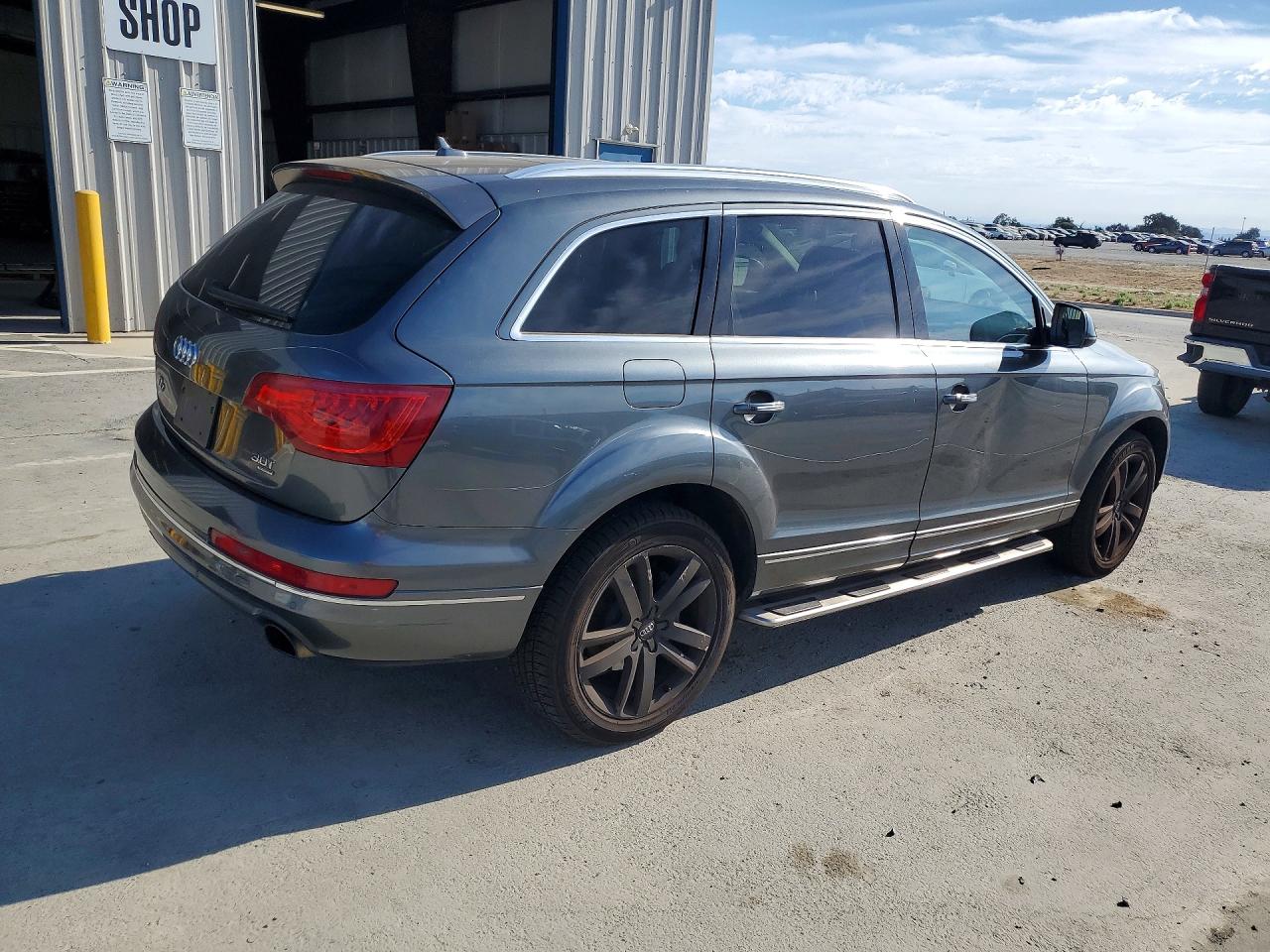2015 Audi Q7 Premium Plus Gray vin: WA1LGAFE7FD022476