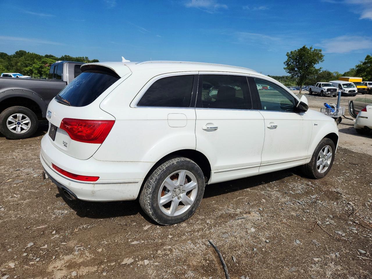 2015 Audi Q7 Premium Plus White vin: WA1LGAFE7FD025376