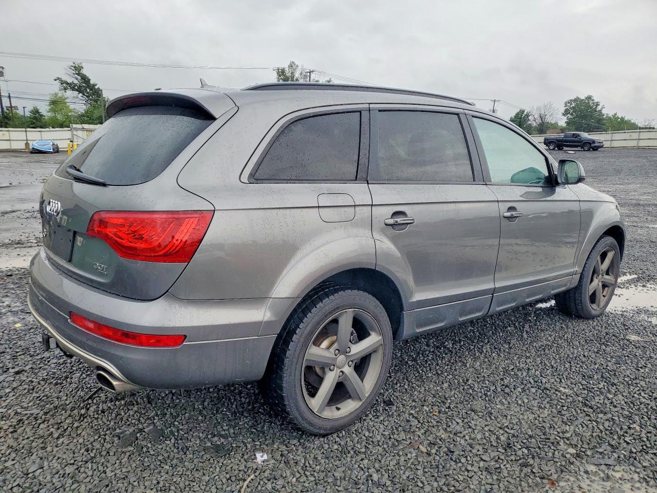 2015 Audi Q7 Premium Plus Gray vin: WA1LGAFE7FD031131