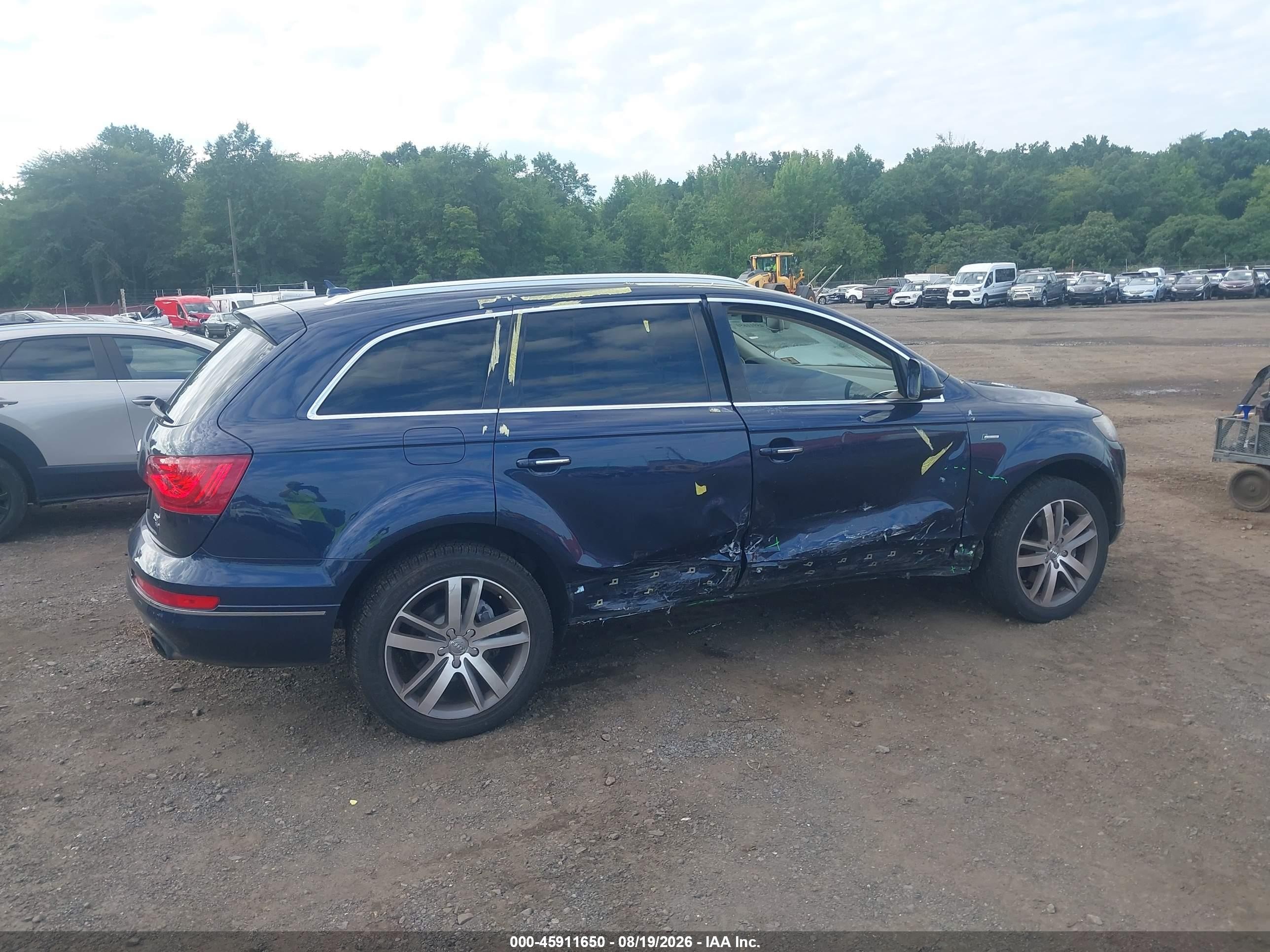 2014 Audi Q7 3.0t Premium Blue vin: WA1LGAFE8ED018452