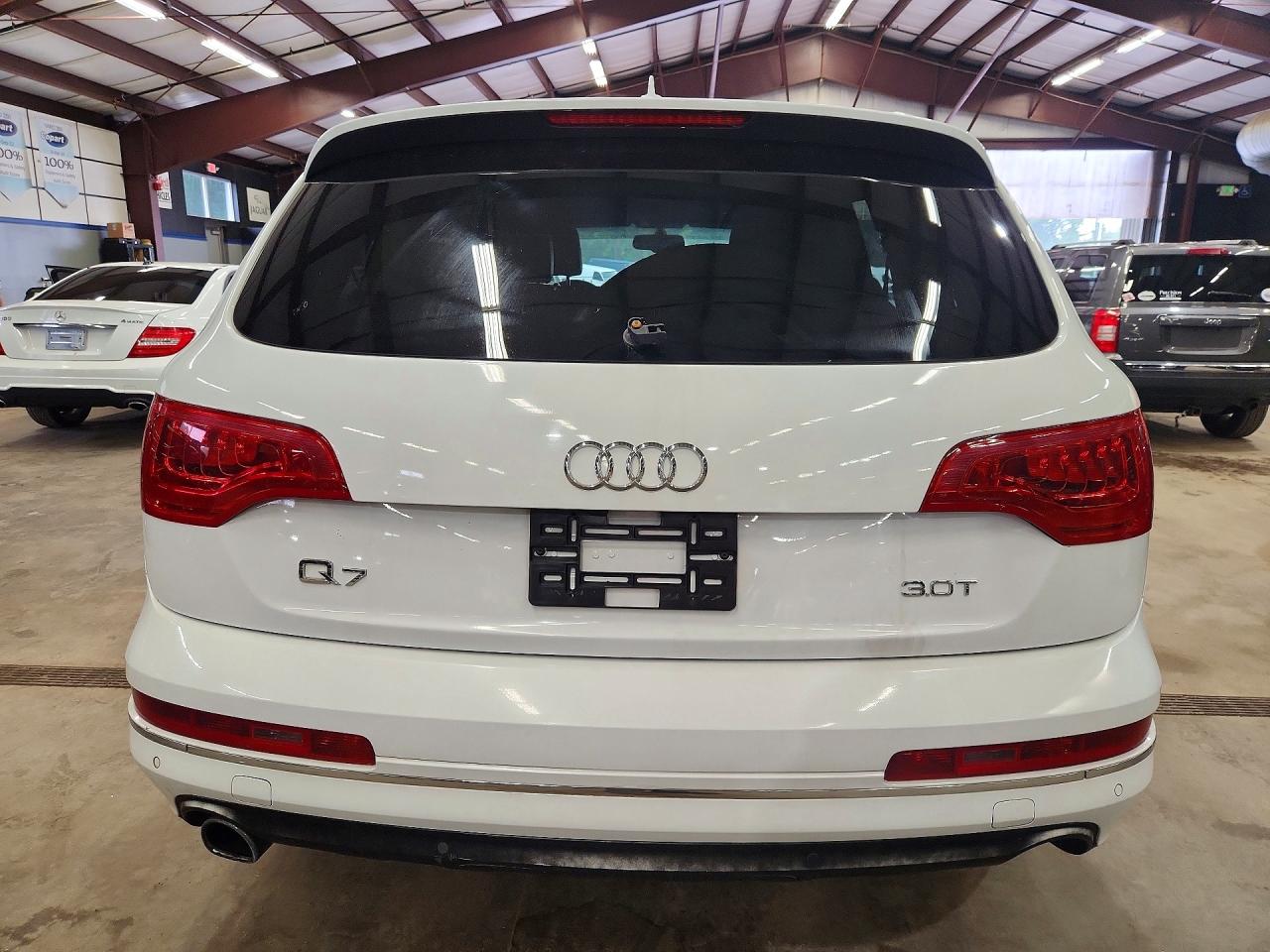 2014 Audi Q7 Premium Plus Белый vin: WA1LGAFE8ED019424