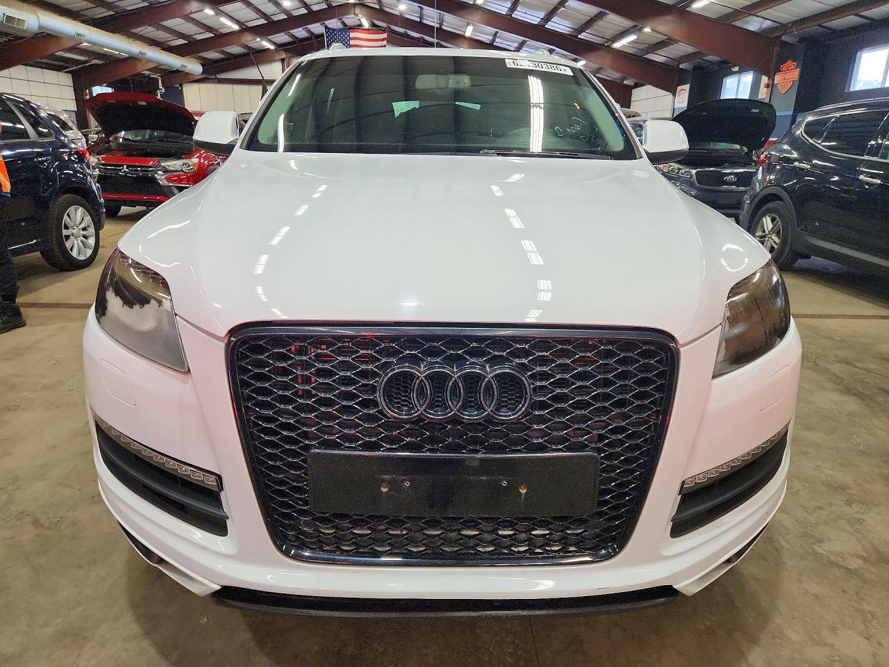 2014 Audi Q7 Premium Plus Белый vin: WA1LGAFE8ED019424
