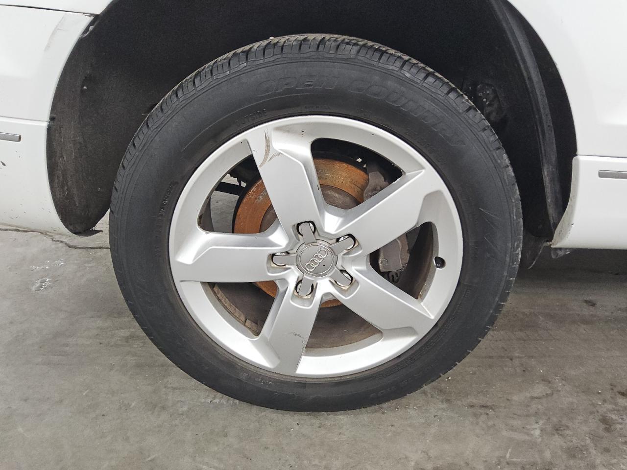 2015 Audi Q7 Premium Plus White vin: WA1LGAFE8FD020252 Damage: Right Rear Wheel, Curb Rash, 5 To 6 Inches