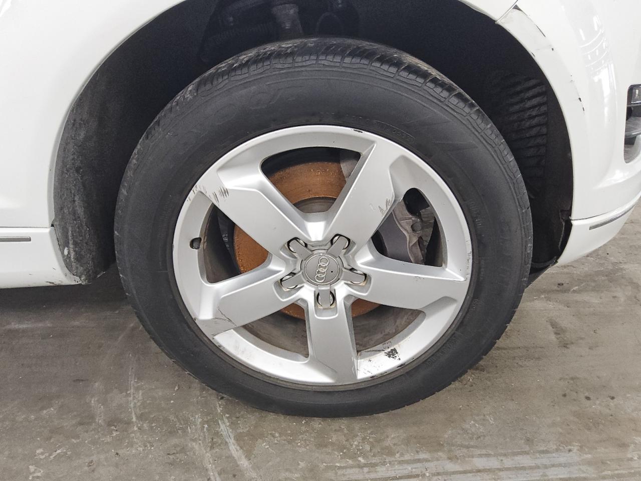 2015 Audi Q7 Premium Plus White vin: WA1LGAFE8FD020252 Damage: Right Front Wheel, Curb Rash, > 12 Inches