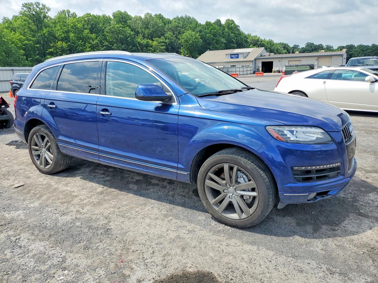 2015 Audi Q7 Premium Plus Синий vin: WA1LGAFE8FD025256