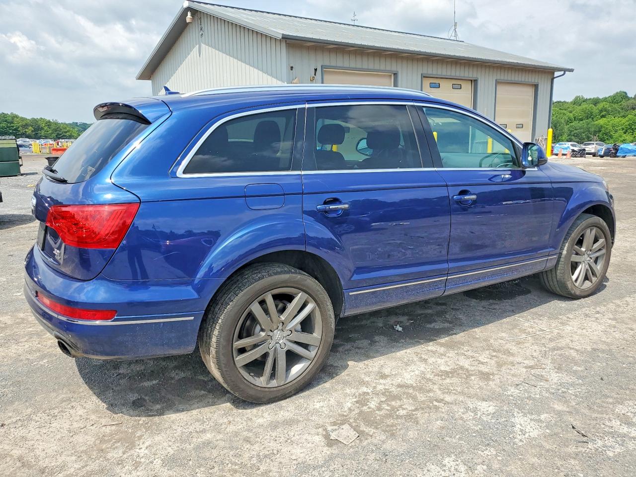 2015 Audi Q7 Premium Plus Синий vin: WA1LGAFE8FD025256
