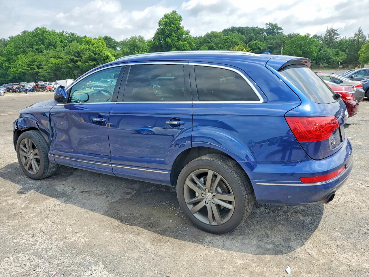 2015 Audi Q7 Premium Plus Синий vin: WA1LGAFE8FD025256