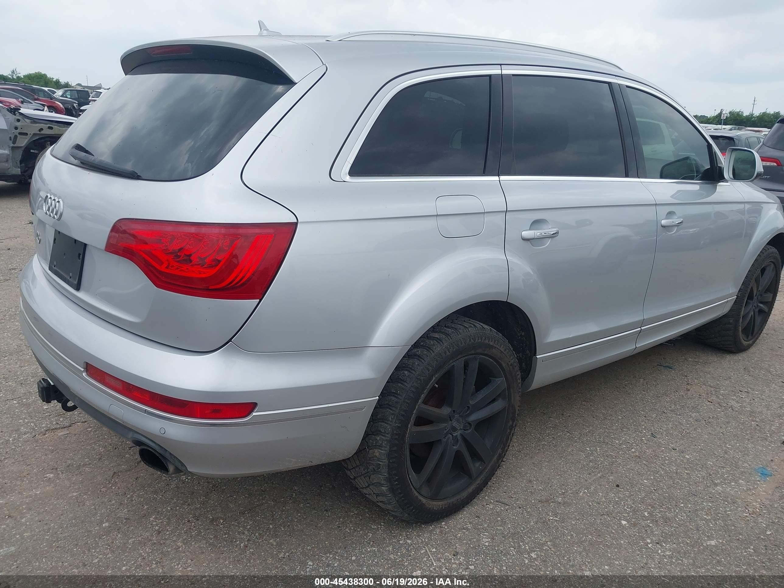 2013 Audi Q7 3.0t Premium Silver vin: WA1LGAFE9DD002386