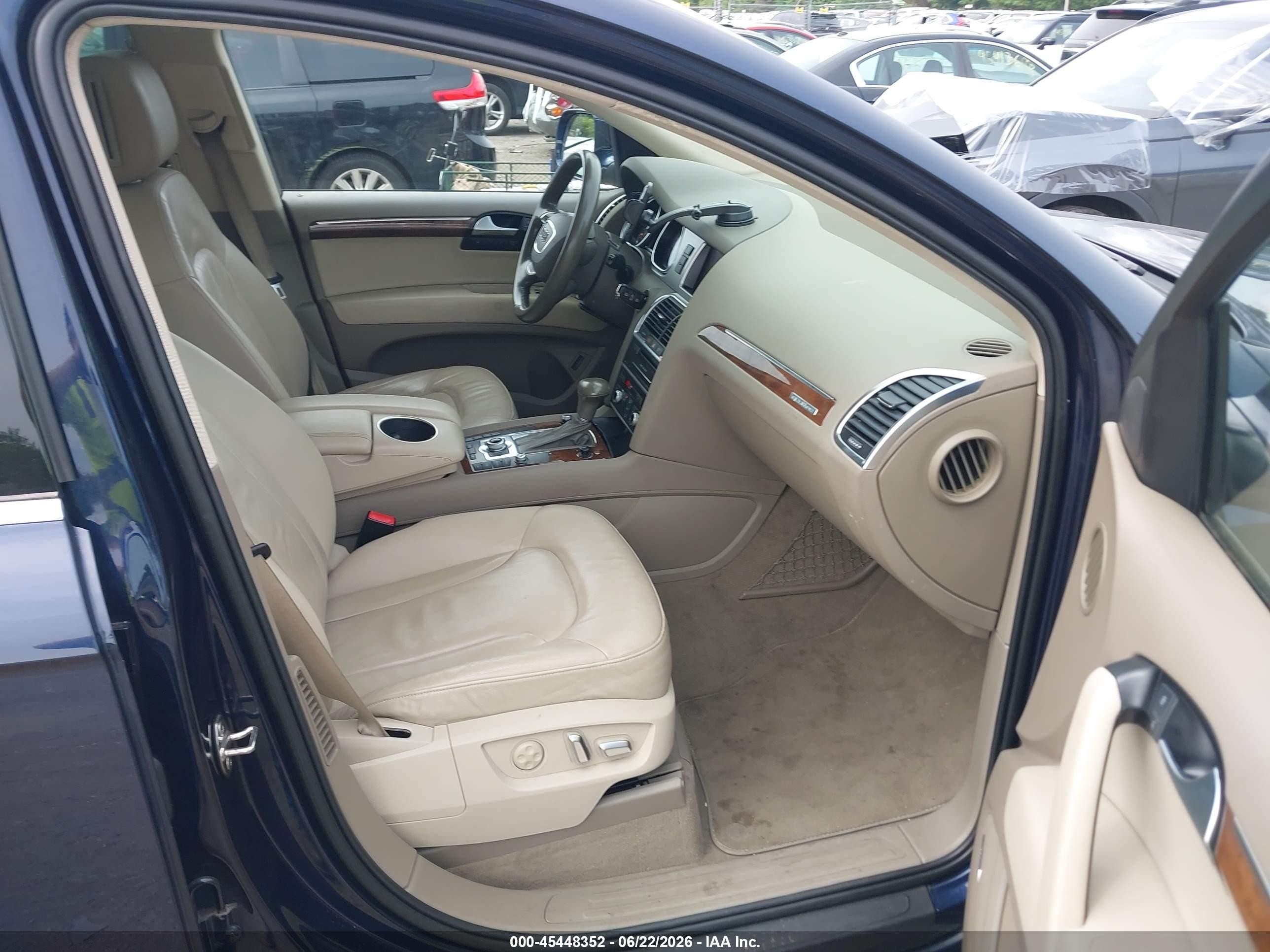 2013 Audi Q7 3.0t Premium Blue vin: WA1LGAFE9DD004381