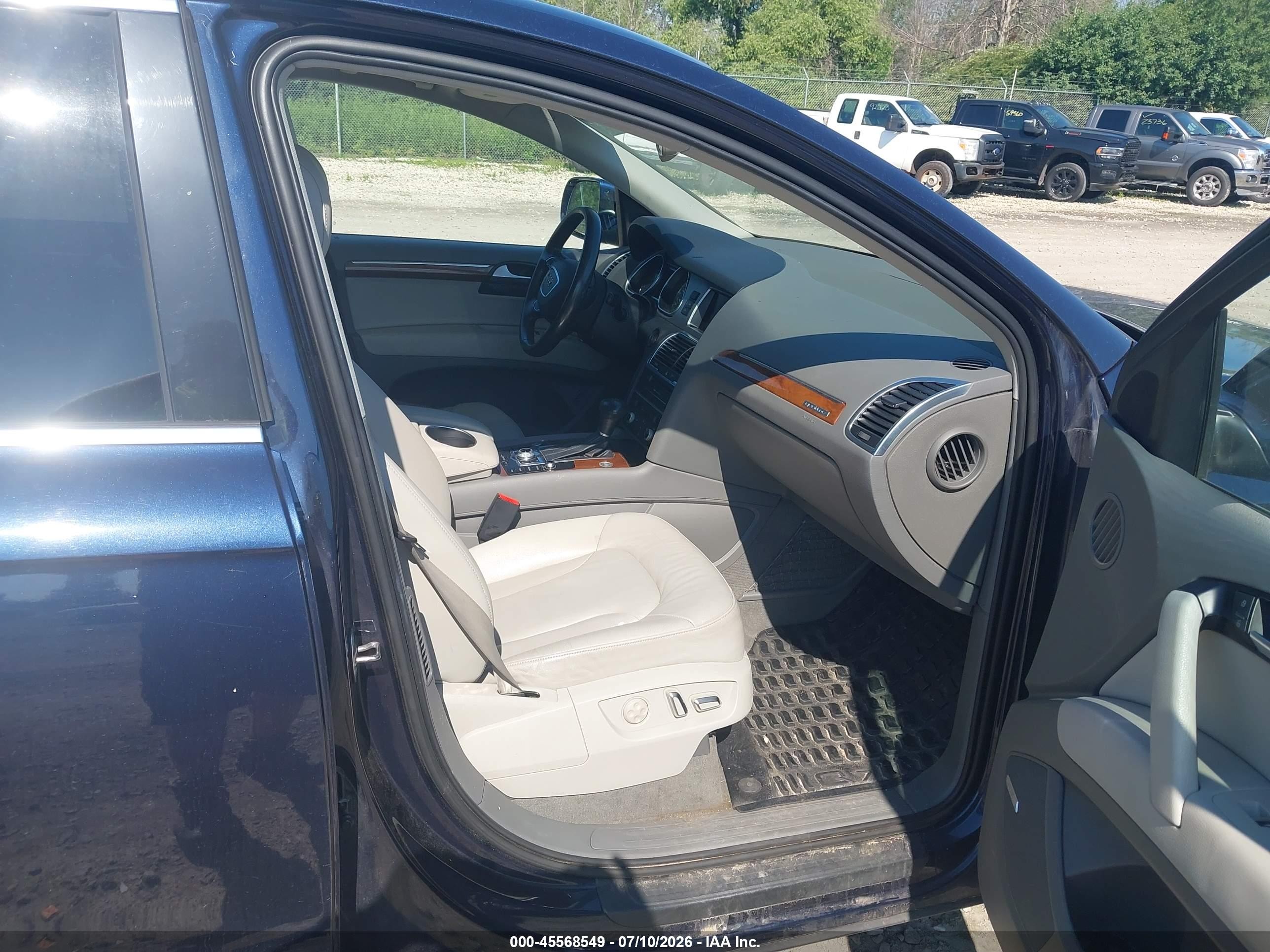 2015 Audi Q7 3.0t Premium Синий vin: WA1LGAFE9FD014234