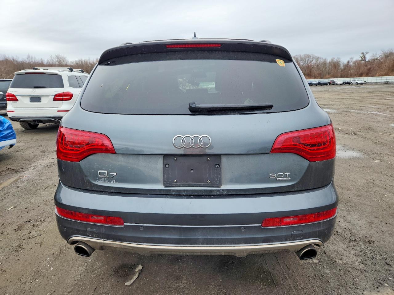 2015 Audi Q7 Premium Plus Gray vin: WA1LGAFE9FD028943