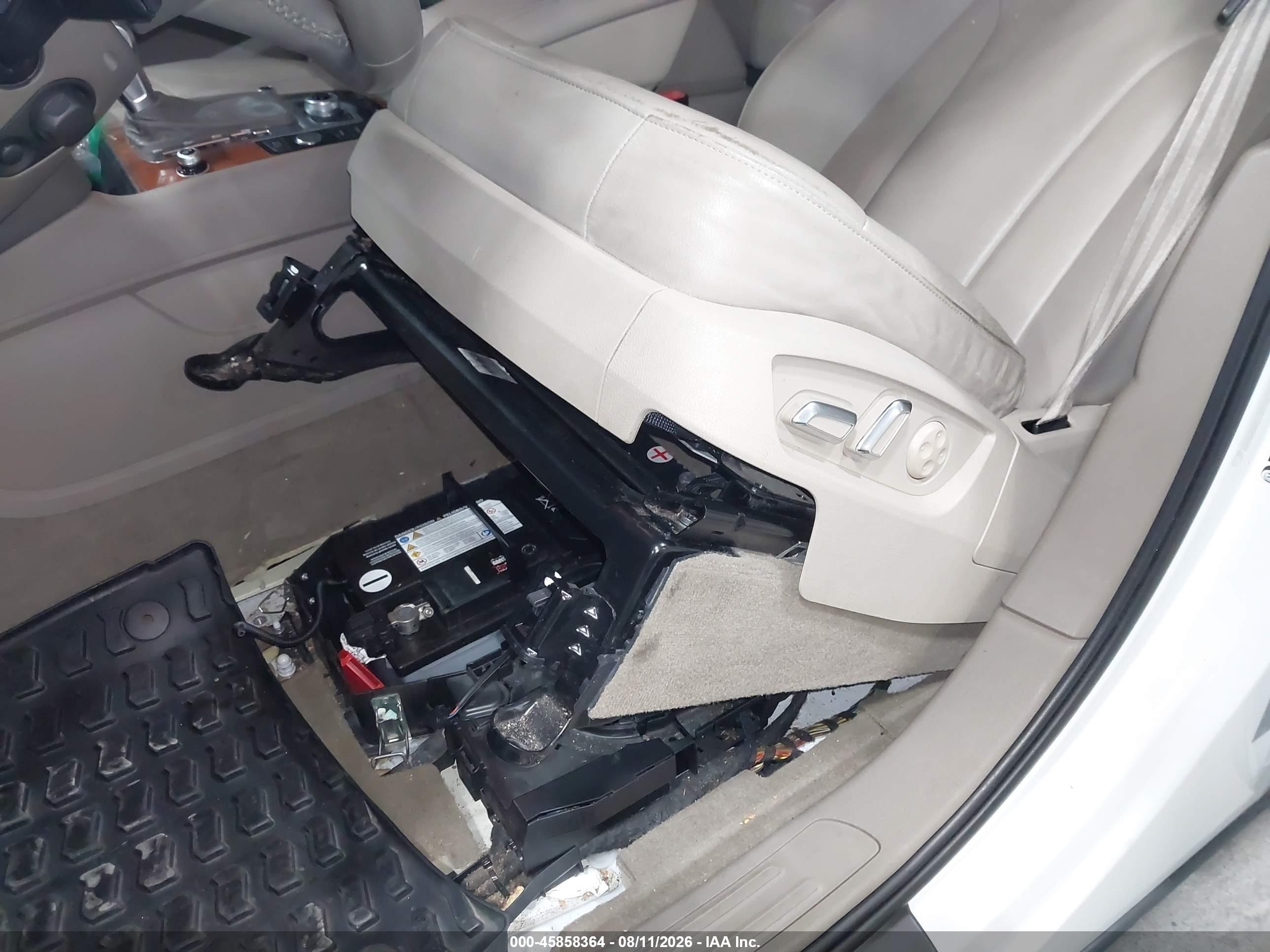 2014 Audi Q7 3.0t Premium White vin: WA1LGAFEXED009266