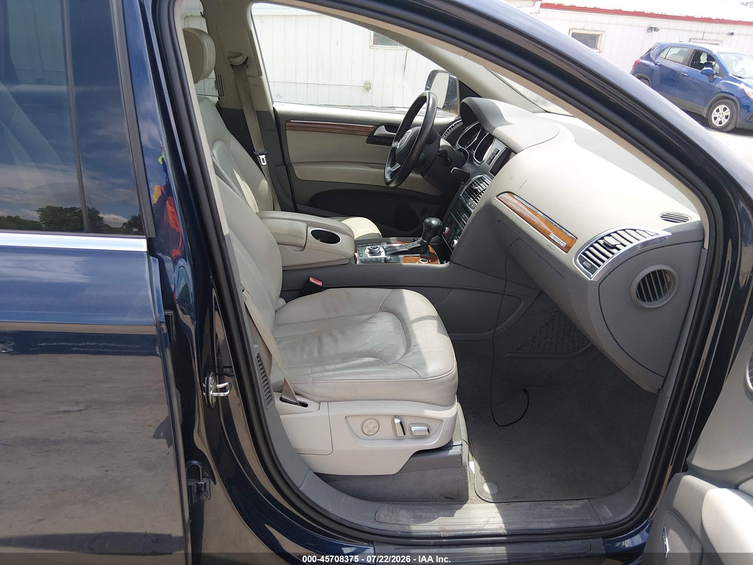 2014 Audi Q7 3.0t Premium Blue vin: WA1LGAFEXED019358