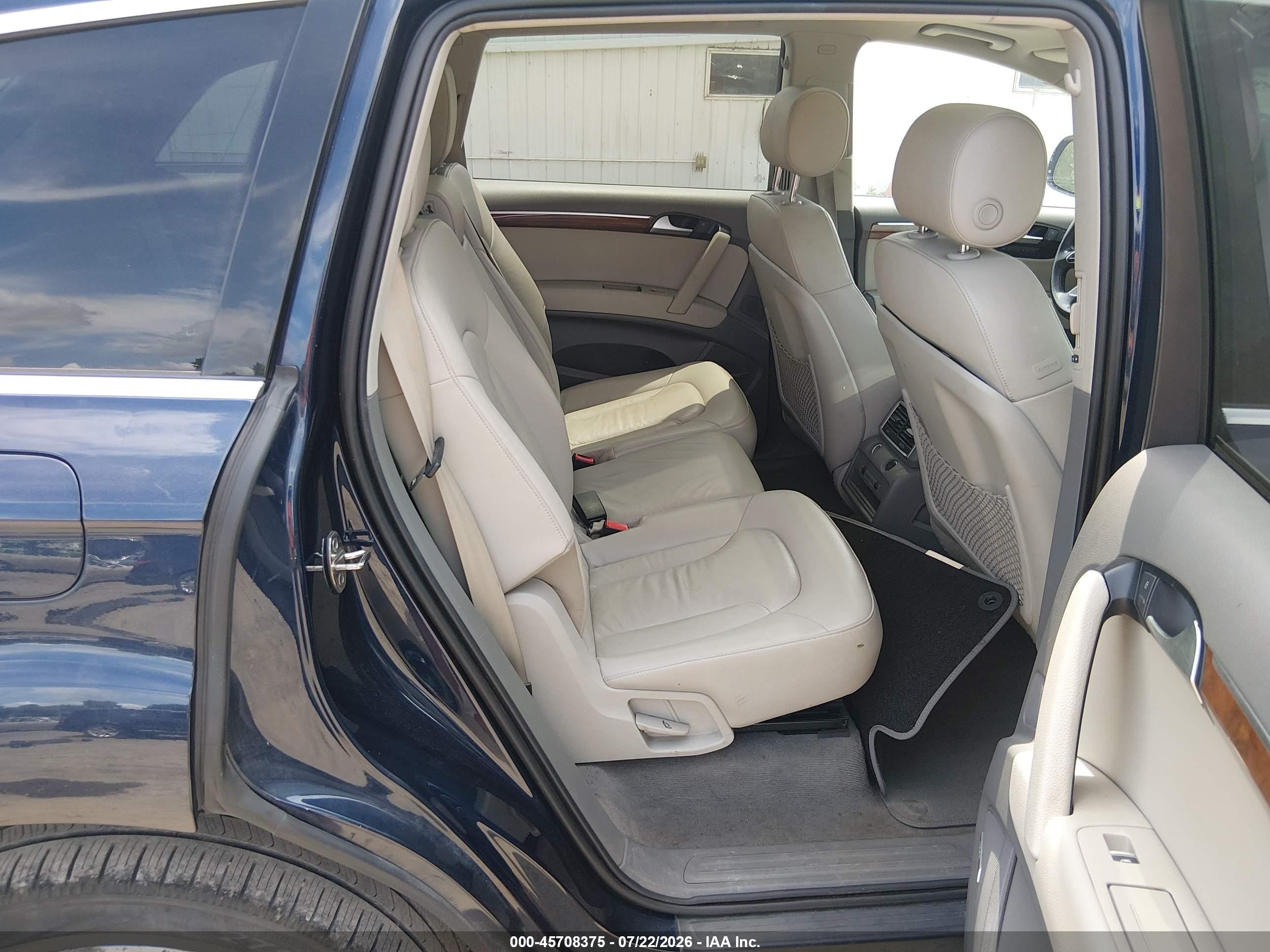 2014 Audi Q7 3.0t Premium Blue vin: WA1LGAFEXED019358