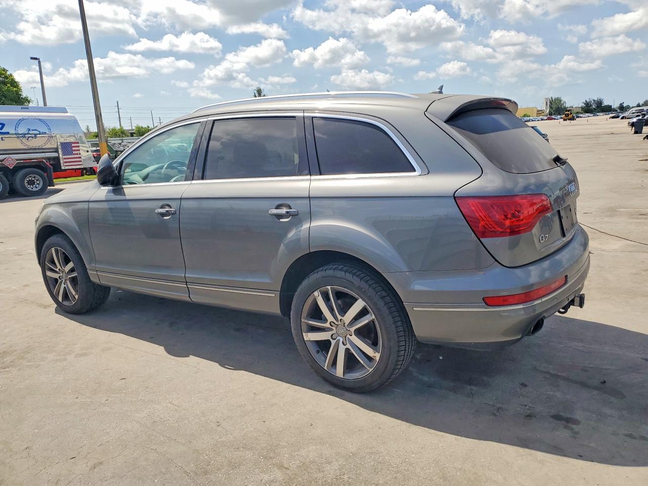 2015 Audi Q7 Premium Plus Gray vin: WA1LGAFEXFD001010