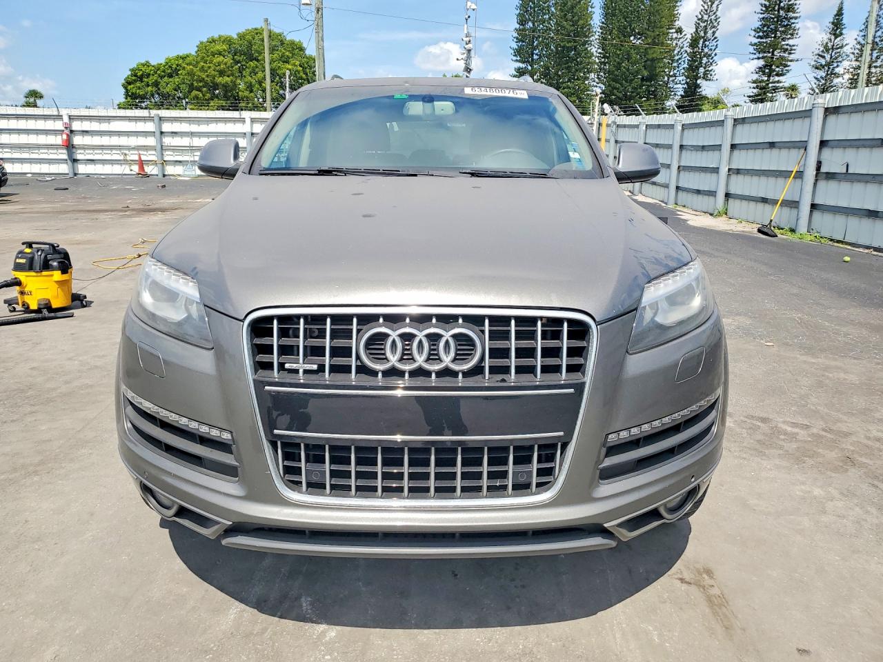 2015 Audi Q7 Premium Plus Gray vin: WA1LGAFEXFD001010