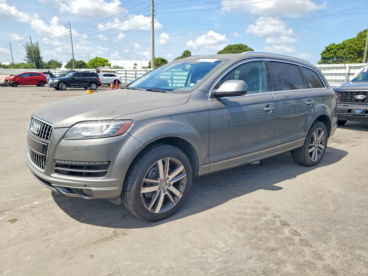 2015 Audi Q7 Premium Plus Серый vin: WA1LGAFEXFD001010