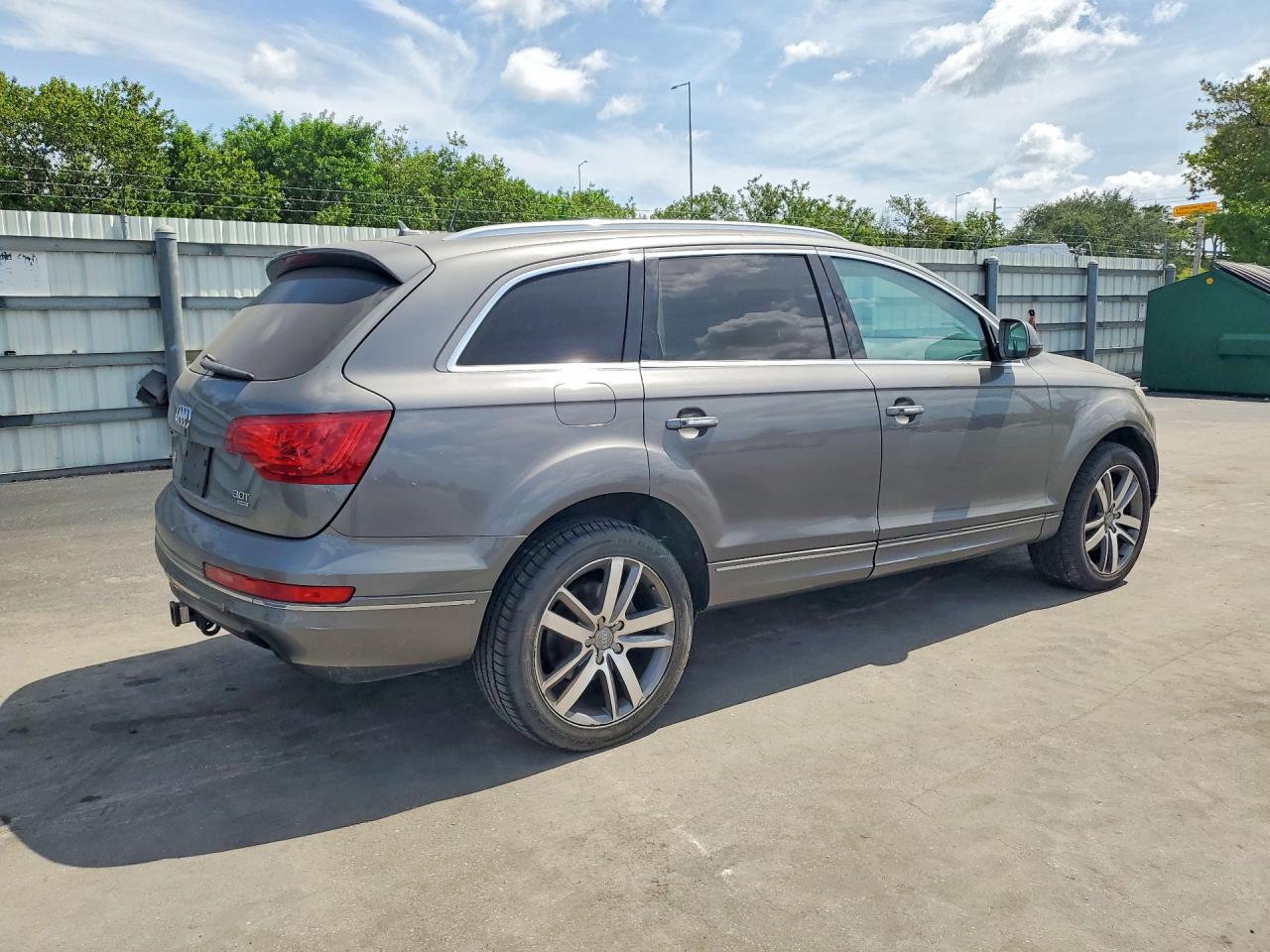 2015 Audi Q7 Premium Plus Gray vin: WA1LGAFEXFD001010